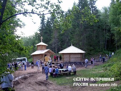Родник «Текунок», святой источник Тихвинской иконы Матери Божией у деревни Ужин Родник «Текунок», святой источник Тихвинской иконы Матери Божией у деревни Ужин