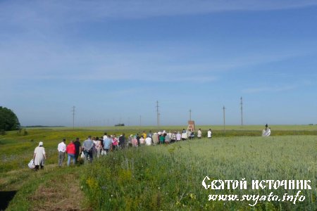 Родник, святой источник иконы Божией Матери Троеручица у села Сотниково Родник, святой источник иконы Божией Матери Троеручица у села Сотниково