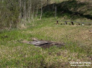 Родник, святой источник великомученицы Параскевы Пятницы у деревни Сорокопенно Родник, святой источник великомученицы Параскевы Пятницы у деревни Сорокопенно