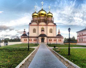Валдайский Свято-Озерский Иверский Богородичный мужской монастырь остров Сельвицкий город Валдай Валдайский Свято-Озерский Иверский Богородичный мужской монастырь остров Сельвицкий город Валдай