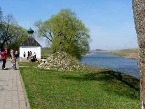 Родник «Прощенный колодец», святой источник у поселка Грибоедово Родник «Прощенный колодец», святой источник у поселка Грибоедово