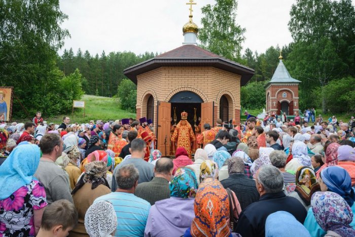 Родник, святой источник великомученицы Параскевы Пятницы у села Старая Письмянка Родник, святой источник великомученицы Параскевы Пятницы у села Старая Письмянка
