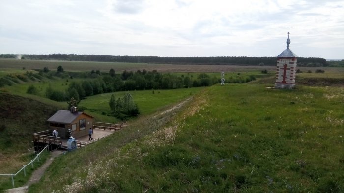 Родник, святой источник великомученика Пантелеимона Целителя у села Большое Фролово Родник, святой источник великомученика Пантелеимона Целителя у села Большое Фролово