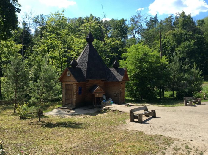 «Пещерский» родник, святой источник преподобных Антония и Феодосия Киево-Печерских у села Сканово «Пещерский» родник, святой источник преподобных Антония и Феодосия Киево-Печерских у села Сканово