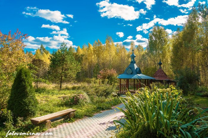 Родник, святой источник великомученицы Варвары Илиопольской у села Купань Родник, святой источник великомученицы Варвары Илиопольской у села Купань