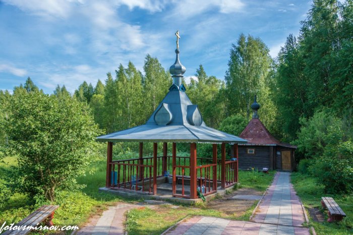 Родник, святой источник великомученицы Варвары Илиопольской у села Купань Родник, святой источник великомученицы Варвары Илиопольской у села Купань