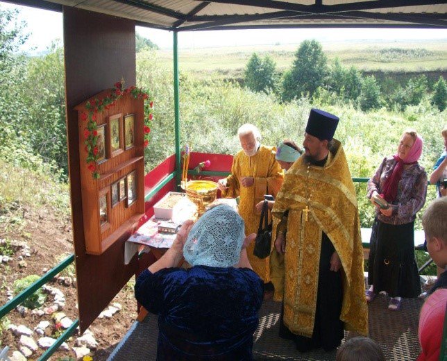 Родник, святой источник равноапостольного князя Владимира село Войкино Родник, святой источник равноапостольного князя Владимира село Войкино